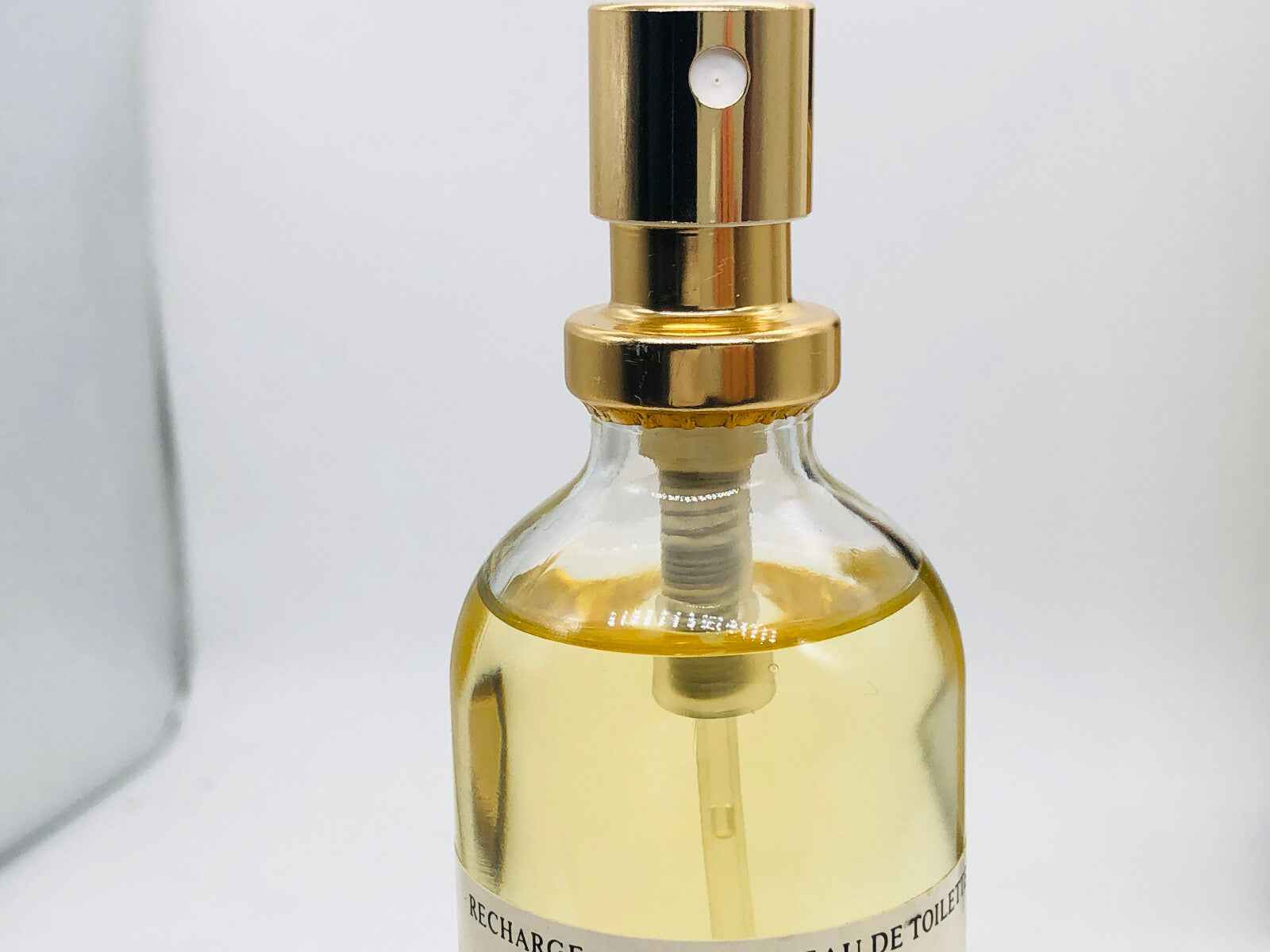 Flacone di Profumo Guerlain Jicky Vintage con vaporizzatore dorato e liquido trasparente