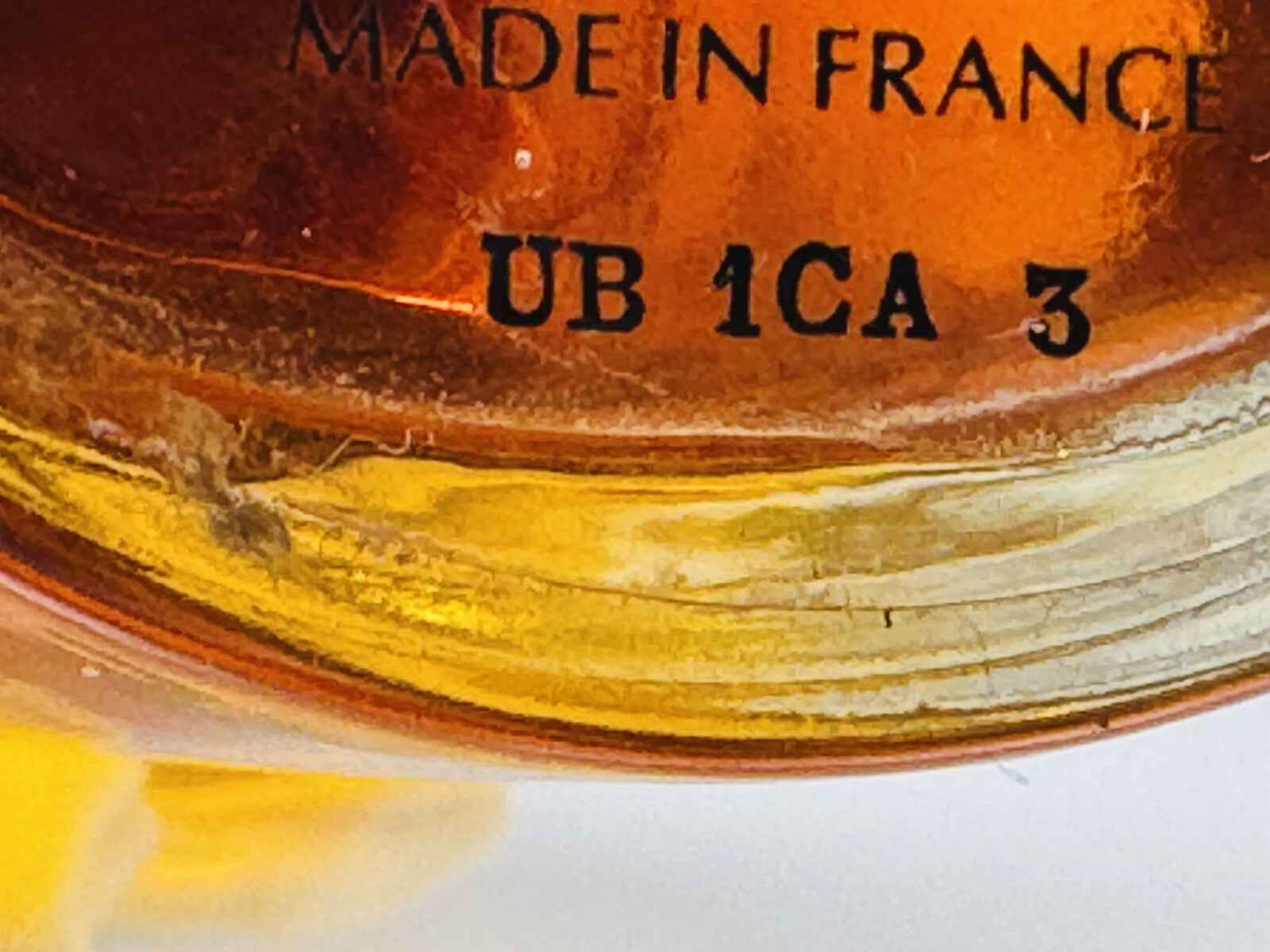 Bottiglia di profumo Guerlain Samsara Vintage con etichetta che mostra la provenienza dalla Francia