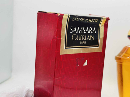 Scatola di profumo Guerlain Samsara Vintage in packaging rosso con etichetta nera