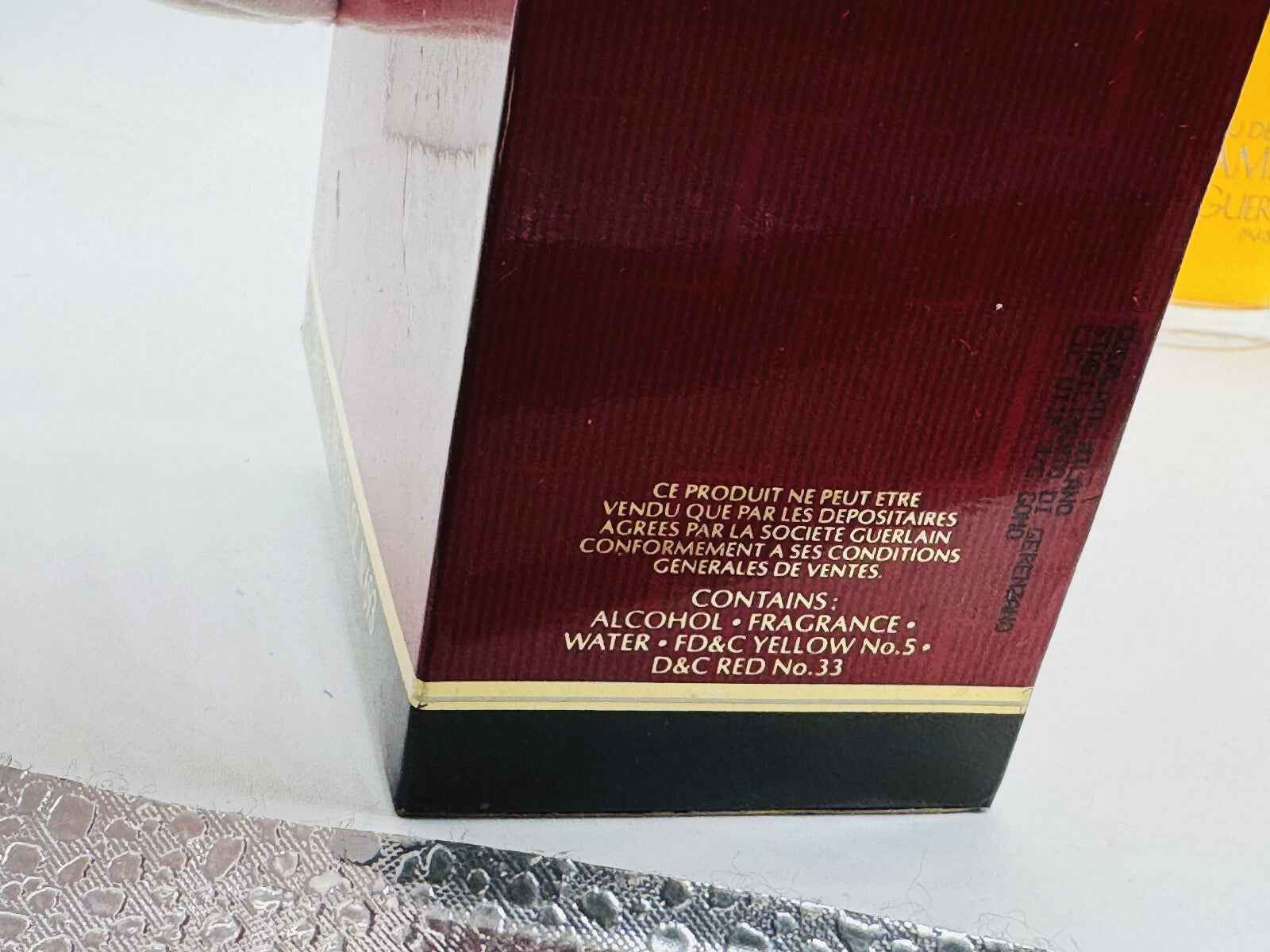 Scatola del profumo Guerlain Samsara Vintage con dettagli sulle sostanze e sulle caratteristiche del prodotto