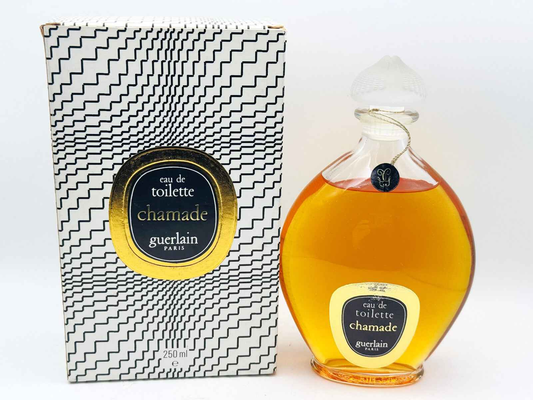 Flacone di profumo vintage Guerlain Chamade con confezione elegante e profumo ambrato