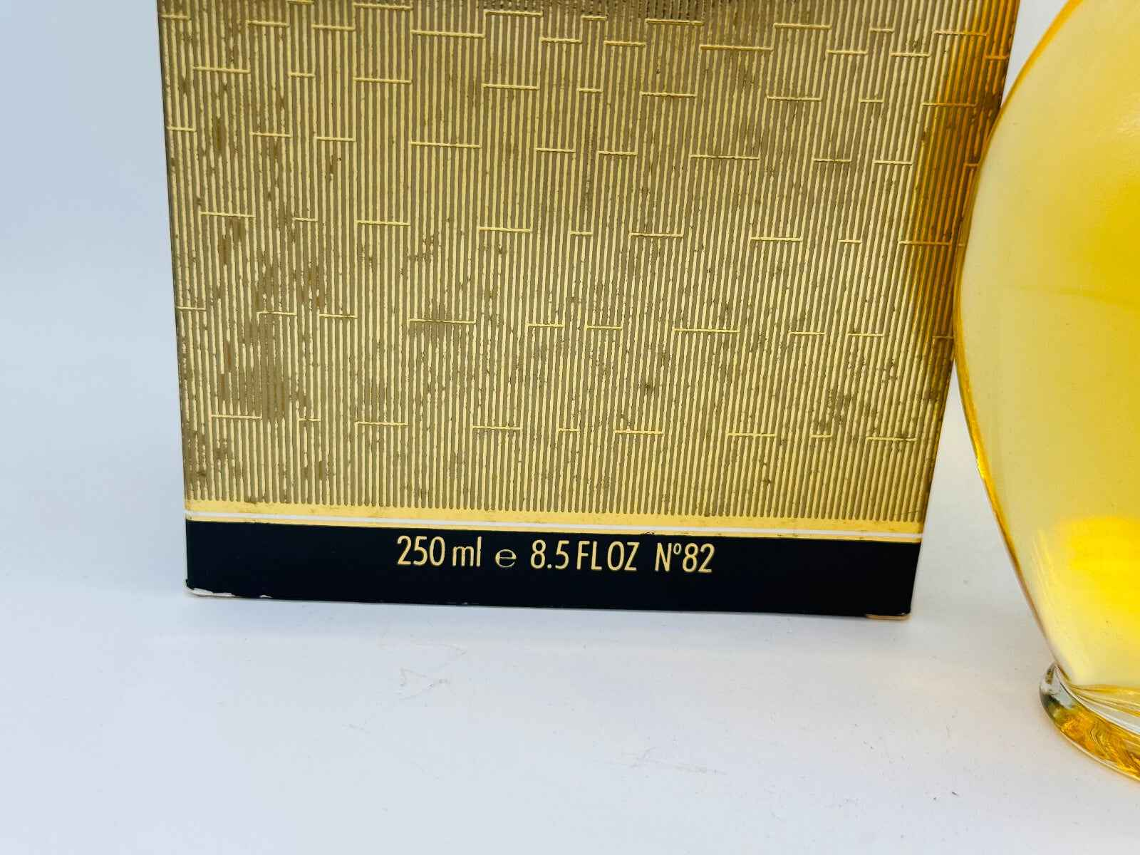 Scatola del profumo Guerlain Shalimar Vintage da 250 ml con design elegante e raffinato