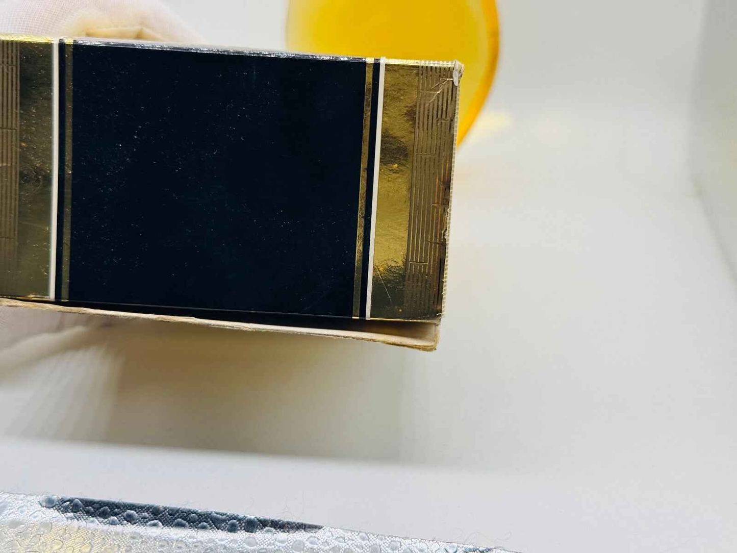 Confezione di Guerlain Shalimar Vintage con dettagli dorati e design elegante