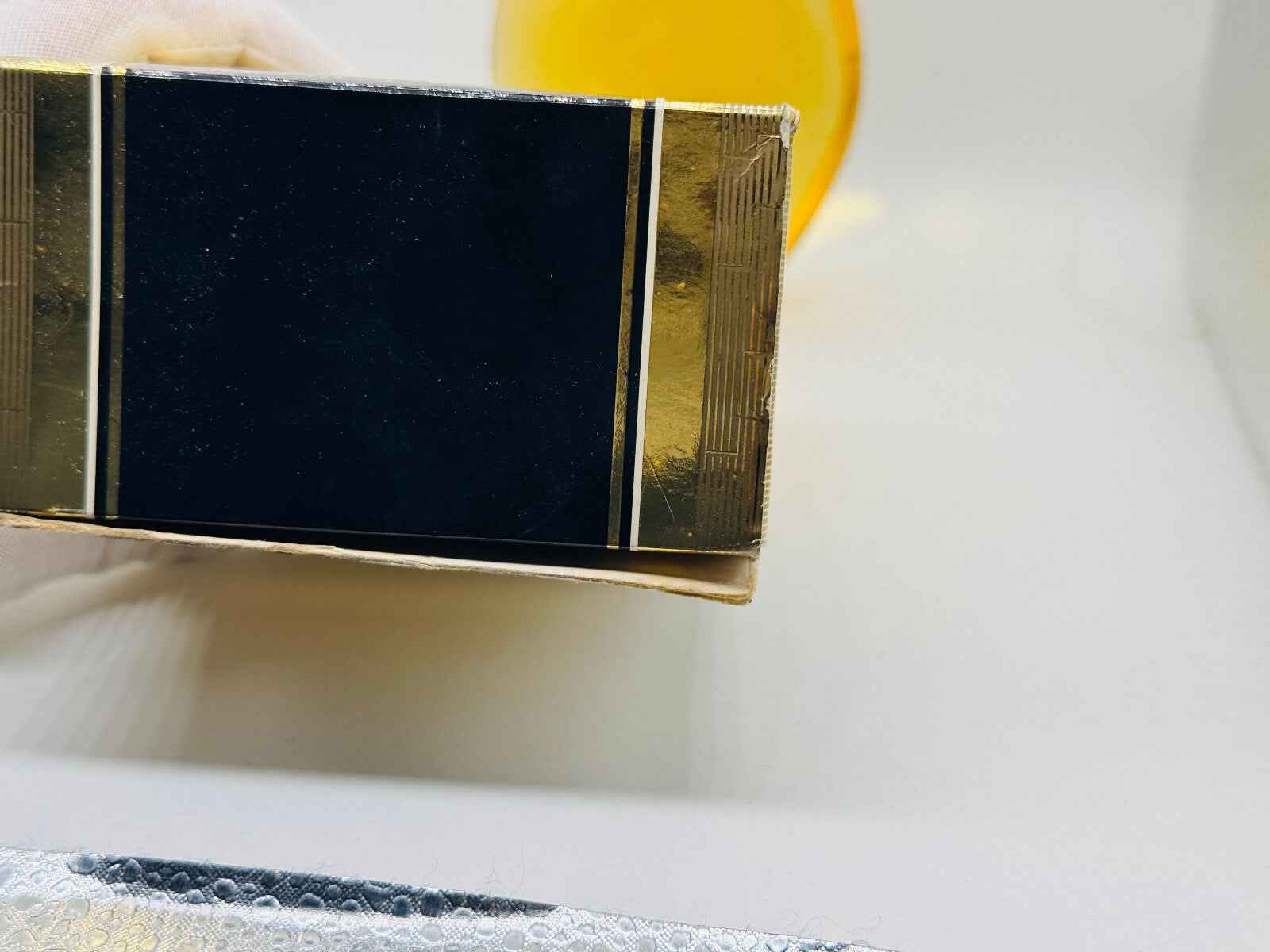 Confezione di Guerlain Shalimar Vintage con dettagli dorati e design elegante