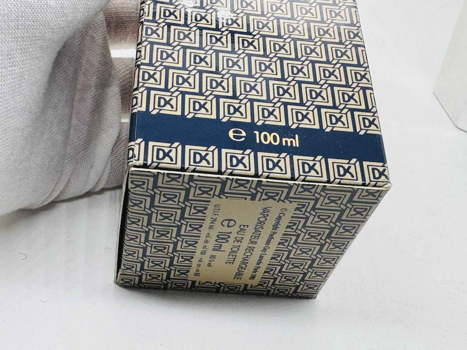 Scatola di profumo Drakkar Guy Laroche Vintage 100ml con design elegante e classico