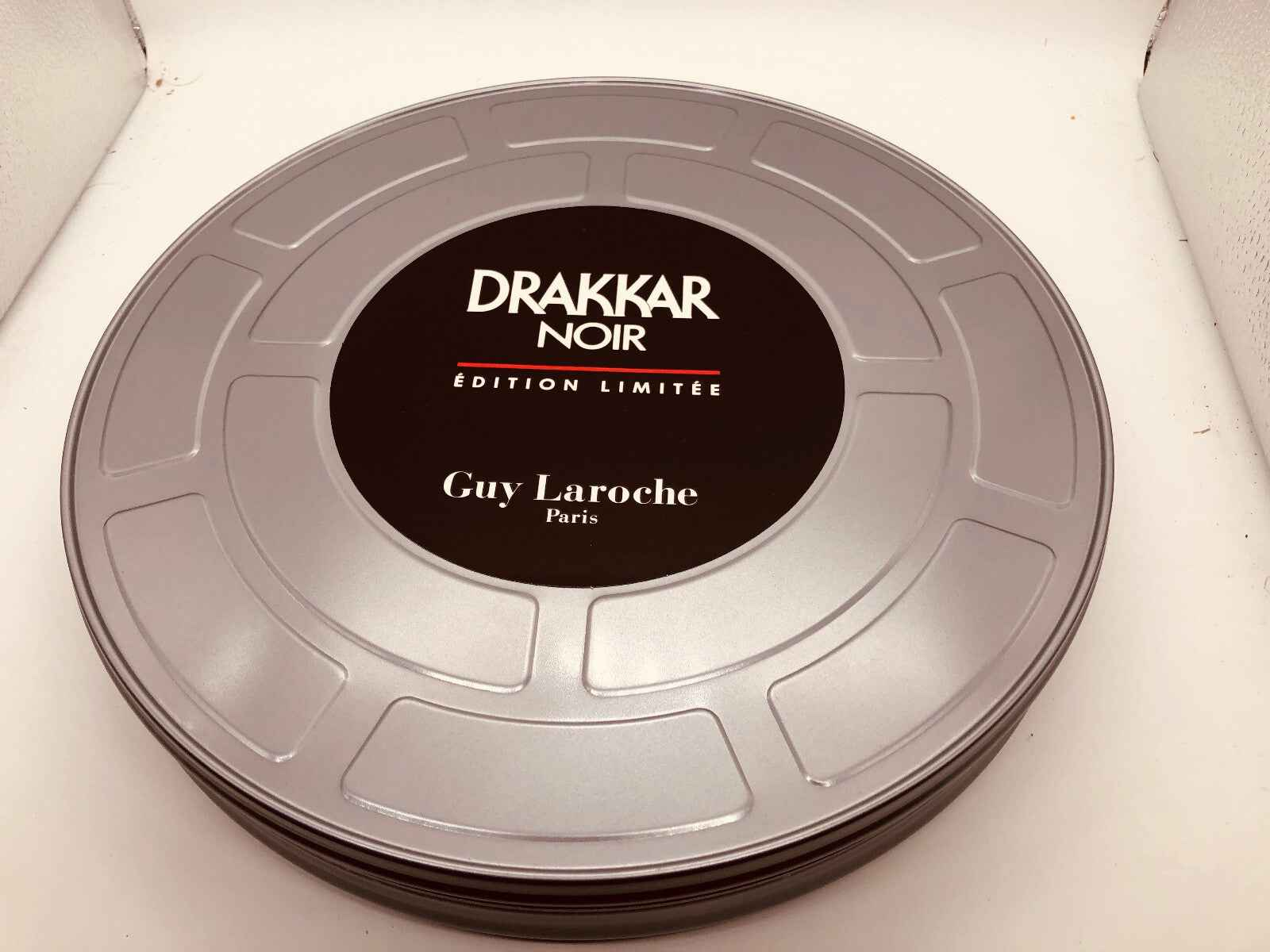 Confezione in edizione limitata di Drakkar Noir Vintage di Guy Laroche con design elegante e moderno