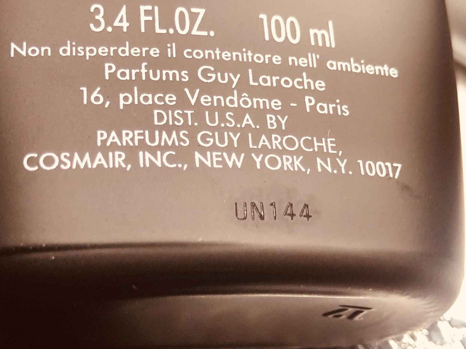 Flacone di Profumo Drakkar Noir Vintage da 100 ml di Guy Laroche con etichetta dettagliata sul retro