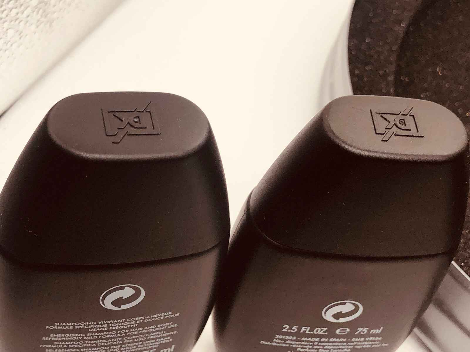 Flaconi di shampoo Guy Laroche Drakkar Noir Vintage da 75 ml con design elegante e pratico