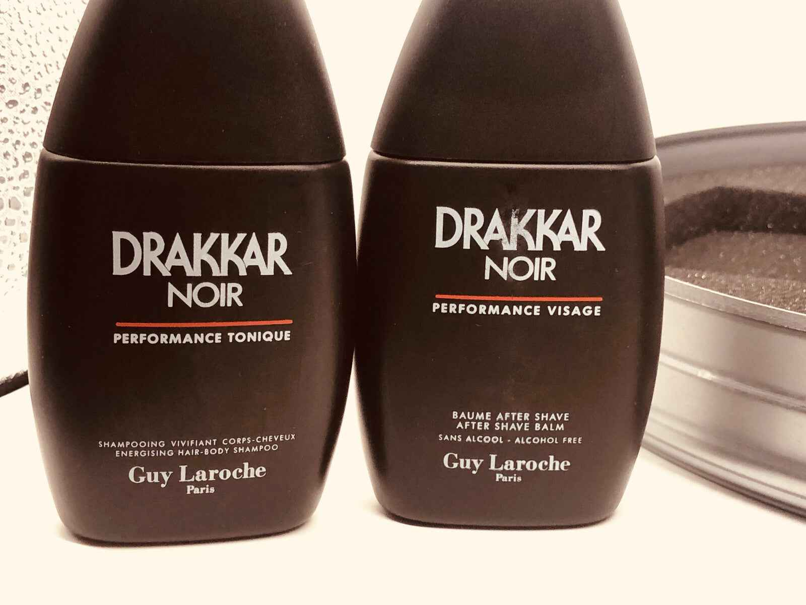 Set di prodotti Guy Laroche Drakkar Noir Vintage con shampoo e balsamo dopobarba in flaconi neri