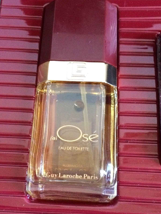 Fragranza J'Ai Ose Guy Laroche Vintage in flacone elegante con tappo rosso e dorato