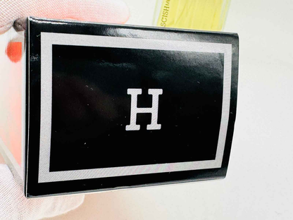 Confezione vintage Hascish For Men con logo H su sfondo nero per gli amanti della moda