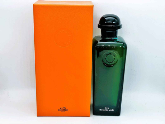 Profumo Hermes Eau D'Orange Verte in bottiglia verde con scatola arancione elegante