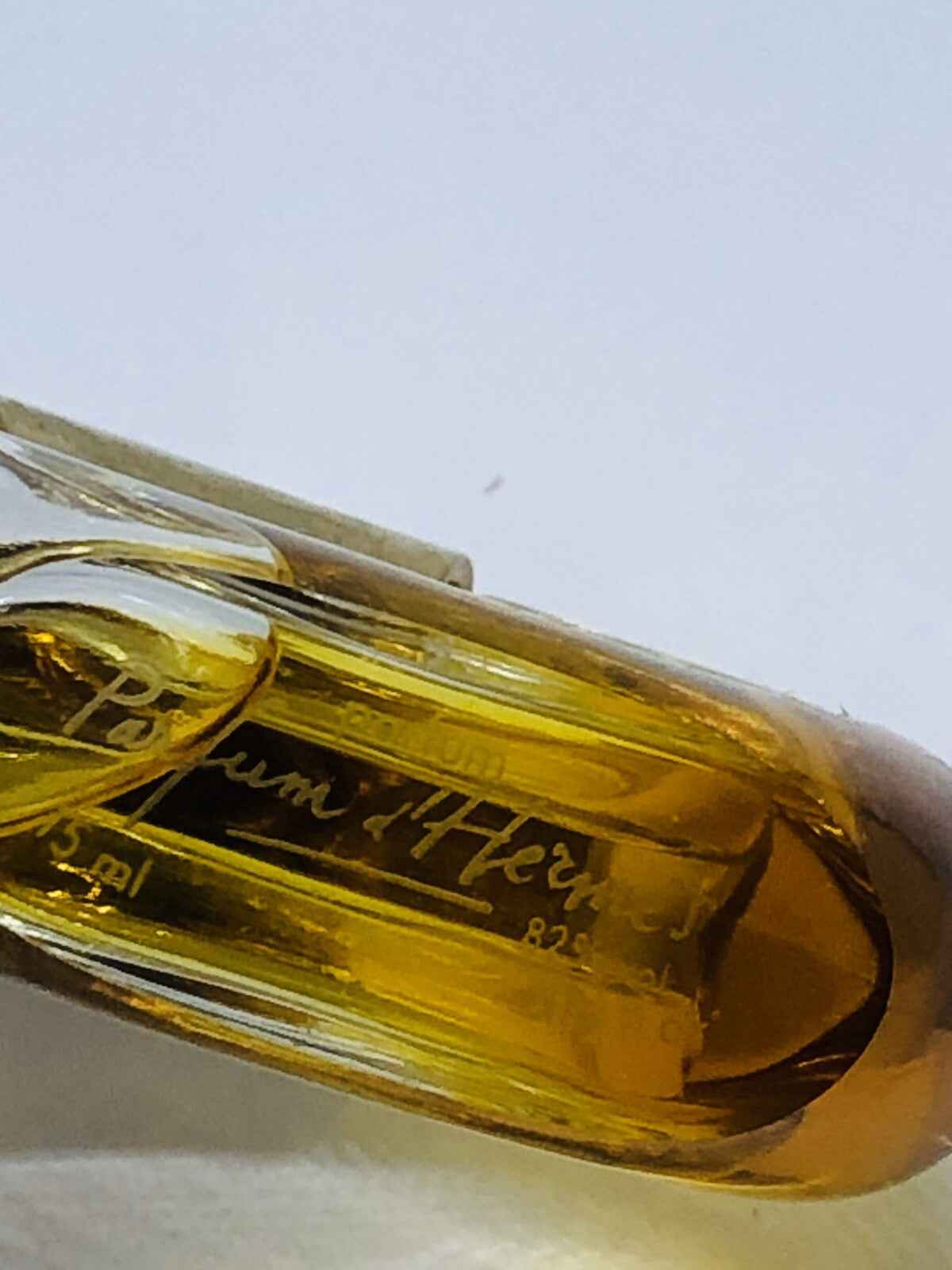 Flacone vintage di Parfum D Hermes con design elegante e profumo distintivo in un formato da 15 ml