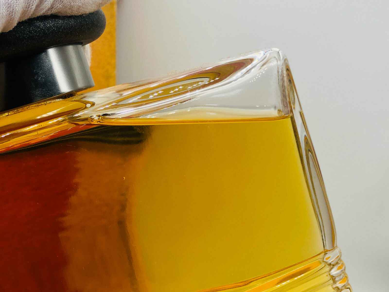 Bottiglia di profumo Hermes Rocabar Vintage con design elegante e fragranza iconica