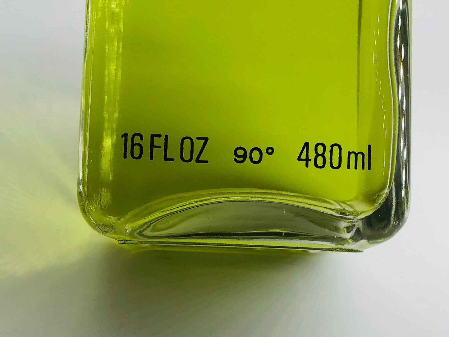 Flacone di Jacques Bogart Pour Homme Vintage da 480 ml con colore verde e design elegante