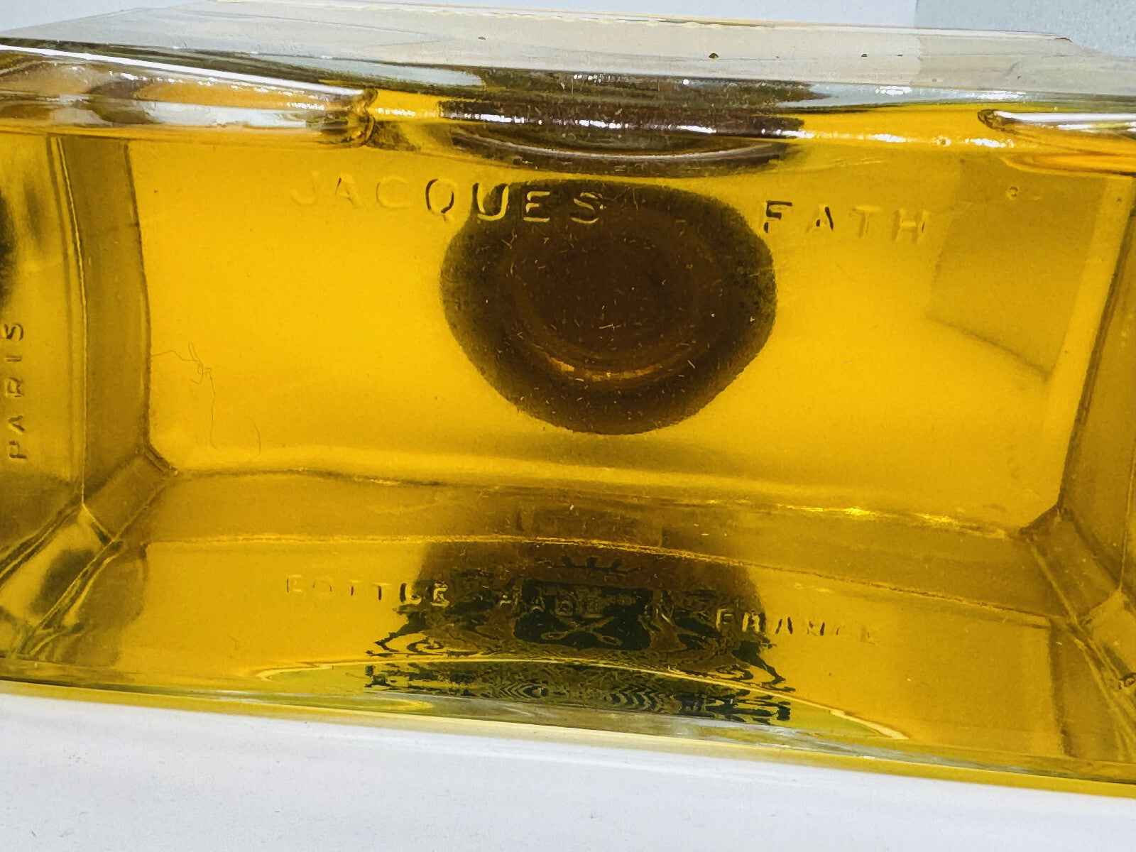Flacone di Profumo Jacques Fath Green Water con una forma elegante e un design raffinato