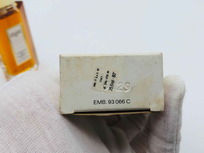 Scatola di profumo Jean Louis Scherrer con dettagli di etichetta e numero di identificazione