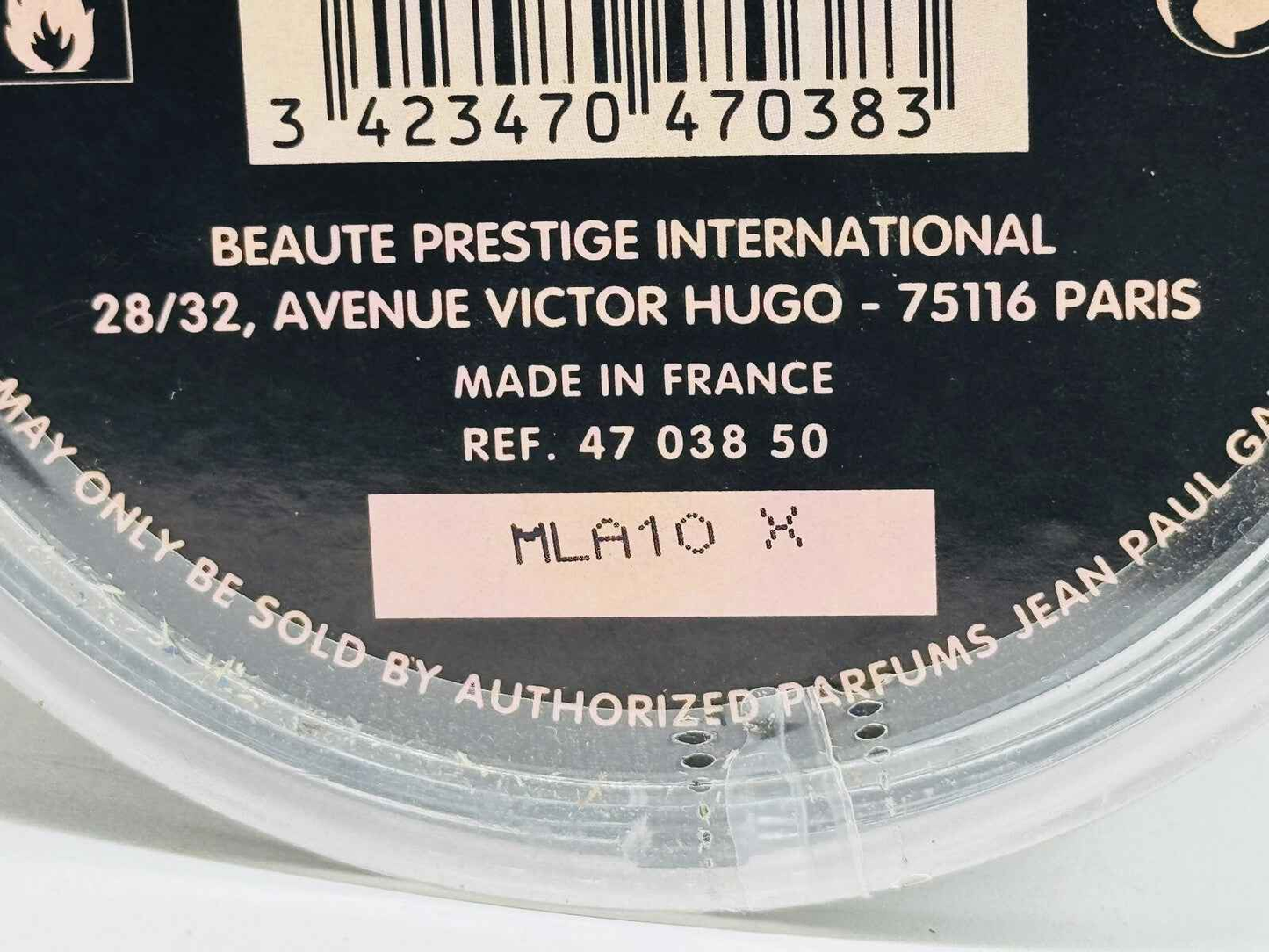 Aroma di Jean Paul Gaultier Classique Corset in un elegante flacone con etichetta retro