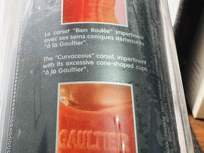 Jean Paul Gaultier Classique Corset con coppe coniche per un look audace e innovativo