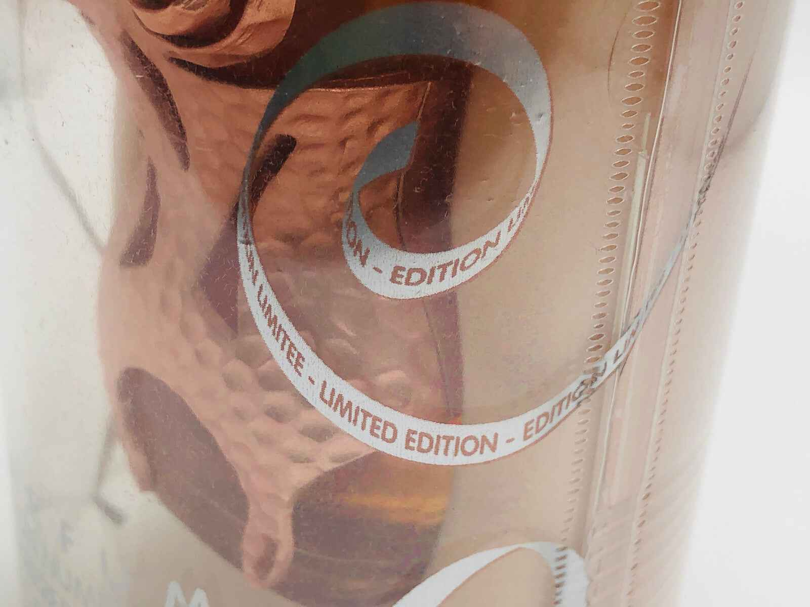 Flacone di profumo Jean Paul Gaultier Classique in edizione limitata con dettagli artistici
