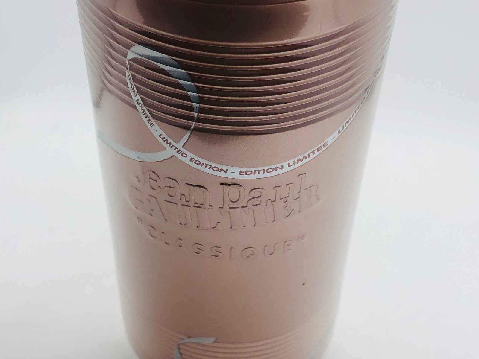 Flacone di profumo Jean Paul Gaultier Classique in Edizione Limitata con design elegante e moderno