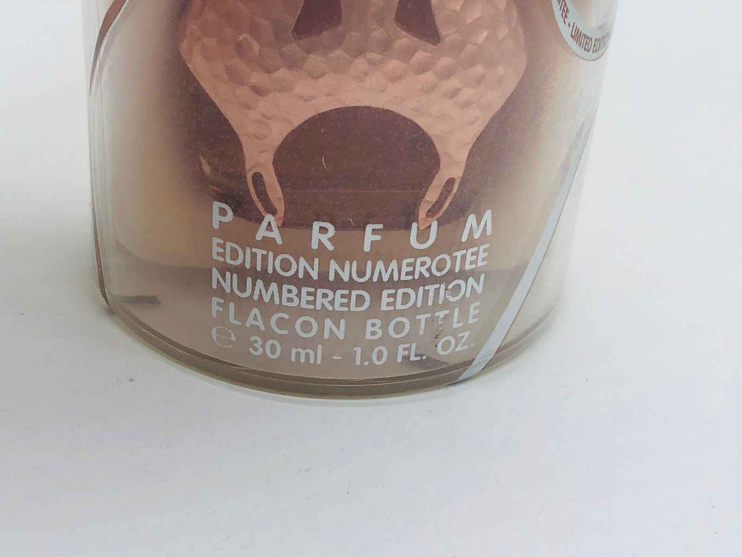 Flacone in edizione numerata del profumo Jean Paul Gaultier Classique da 30 ml con design elegante