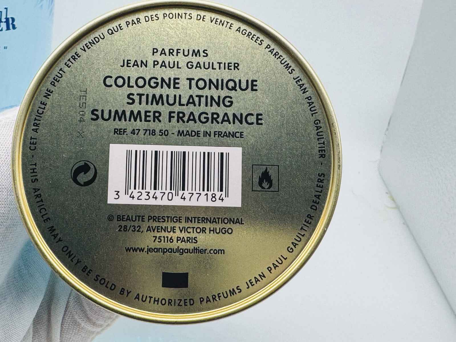 Gaultier Le Male Summer Cologne in un elegante contenitore dorato con fragranza estiva stimolante
