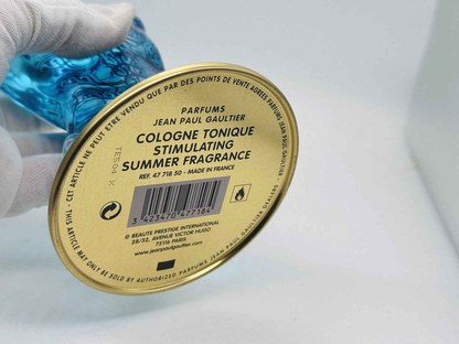 Bottiglia di Gaultier Le Male Summer Cologne con design blu e etichetta dorata, profumo estivo stimolante