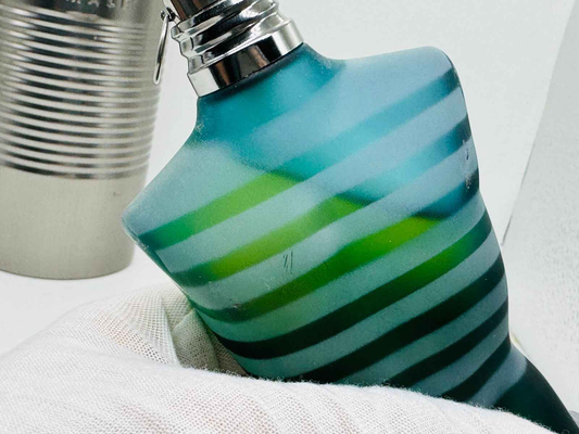 Bottiglia vintage Jean Paul Gaultier Le Male con design a righe verdi e blu