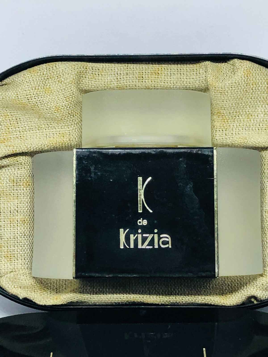 Scatola di K Krizia Parfum Extrait Vintage con design elegante e interno in tessuto chiaro