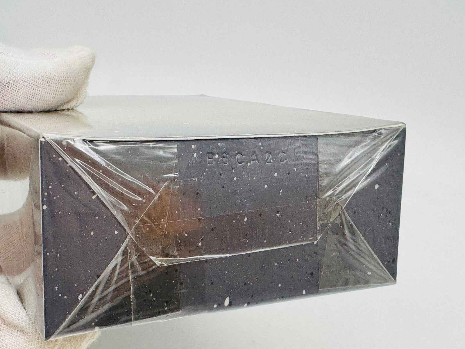 Scatola di Karl Lagerfeld Kl Homme Vintage con imballaggio trasparente e dettagli grigi