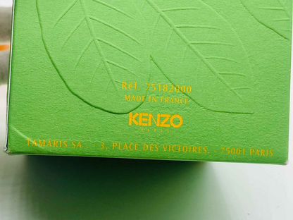 Scatola verde del Profumo Ca Sent Beau Kenzo con dettagli in rilievo e logo KENZO.