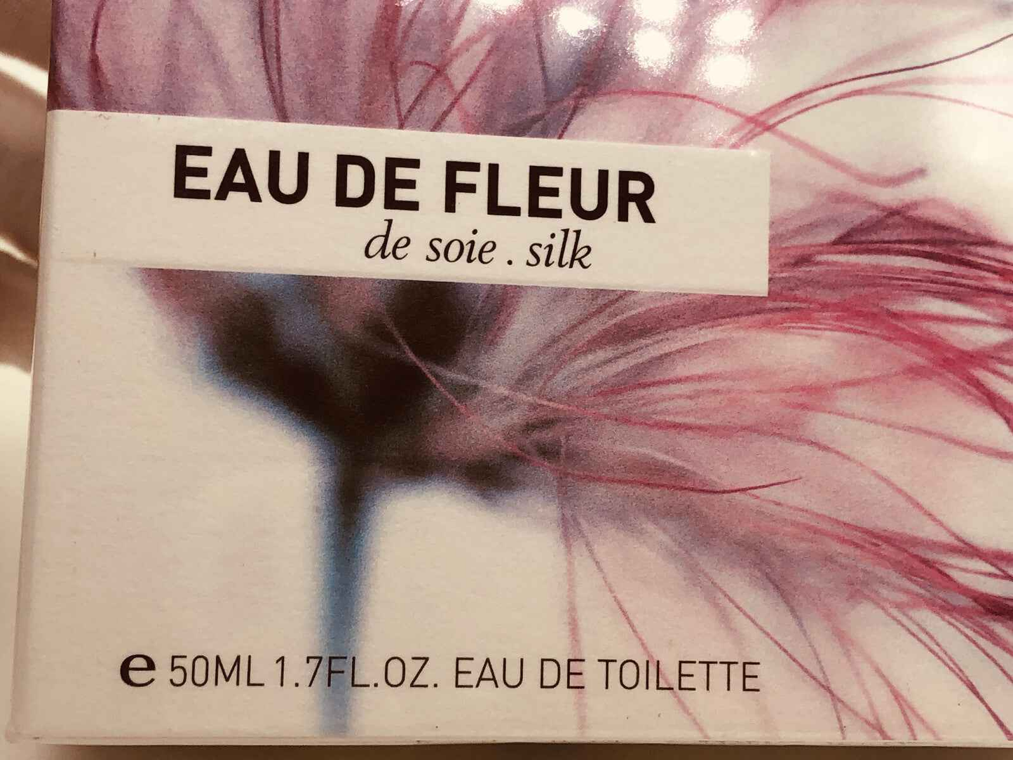 Profumo Kenzo Fleur Soie da 50ml in confezione elegante con design floreale