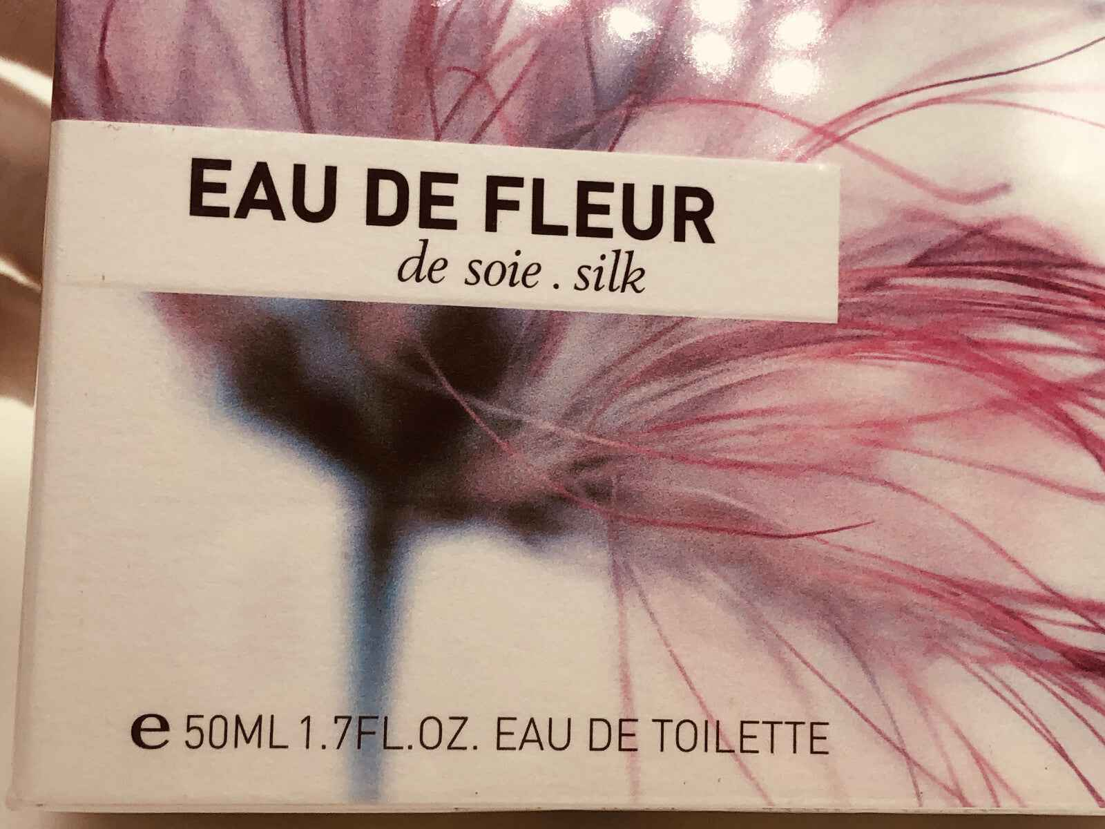 Profumo Kenzo Fleur Soie da 50ml in confezione elegante con design floreale
