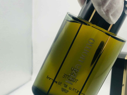 Bottiglia di Profumo Krizia Uomo Vintage in vetro verde con tappo nero elegante