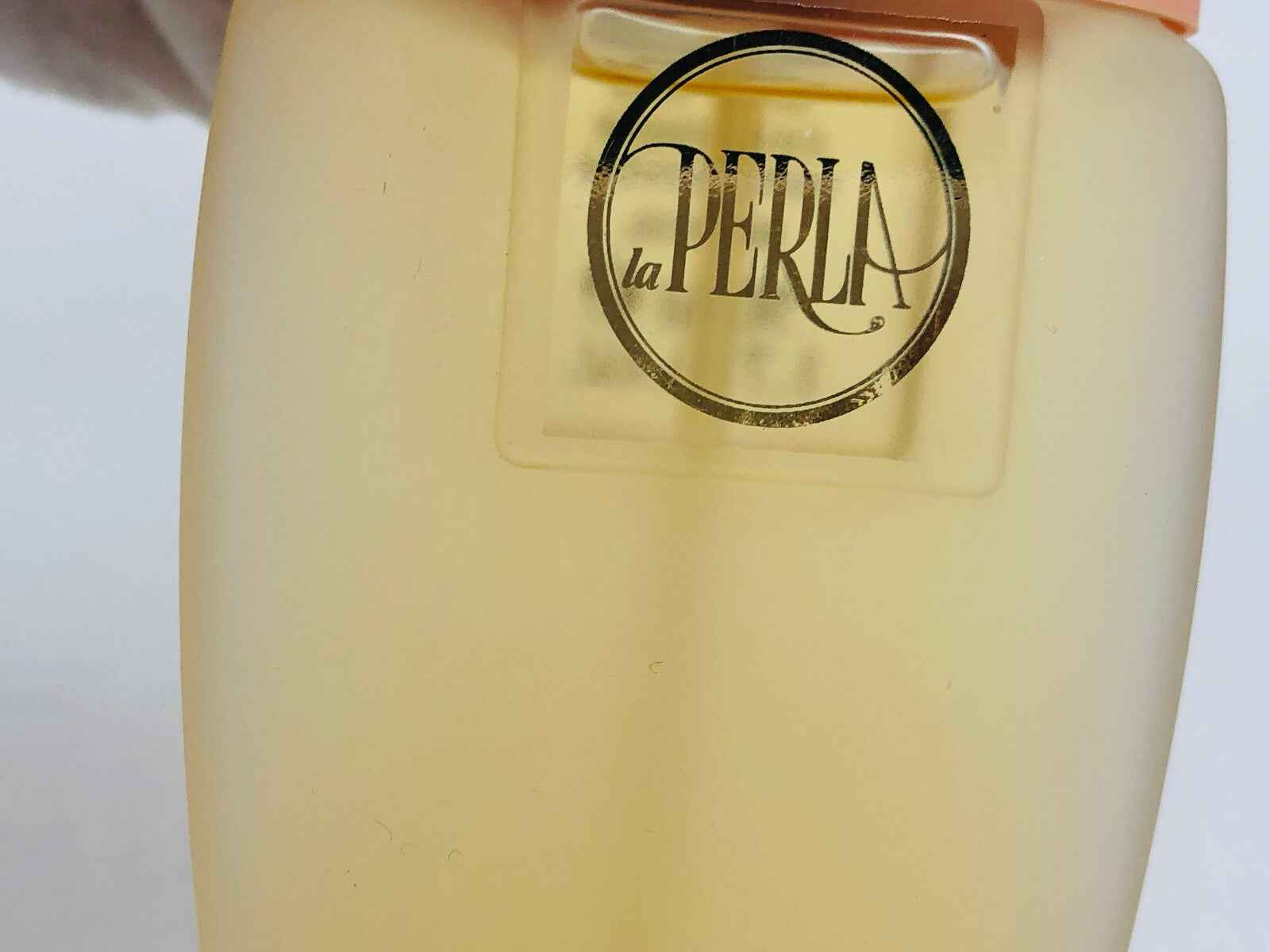 Flacone di Profumo Body Silk La Perla con etichetta distintiva e design elegante
