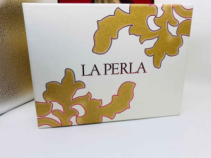 Confezione del Profumo Vintage La Perla con decorazioni dorate eleganti