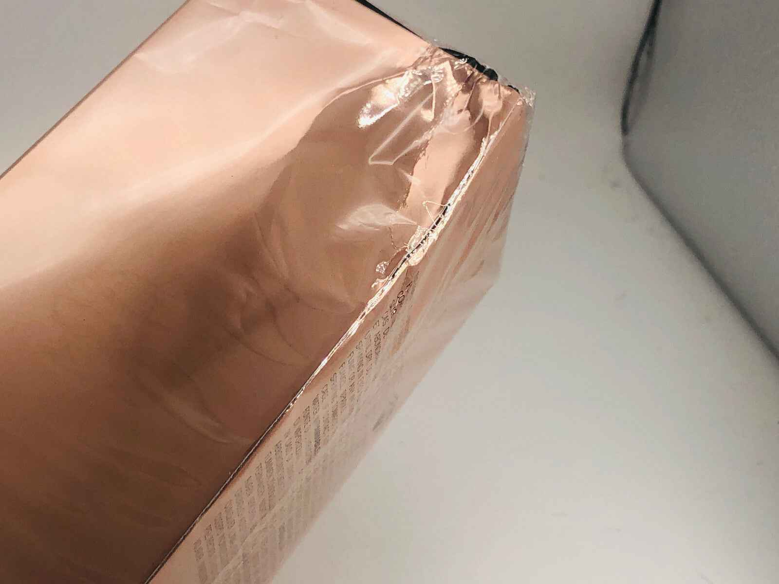 Scatola danneggiata di Profumo Lancome Hypnose Senses con finitura satinata rosa dorato