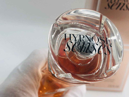 Bottiglia di profumo Lancome Hypnose Senses con design elegante e dettagli raffinati