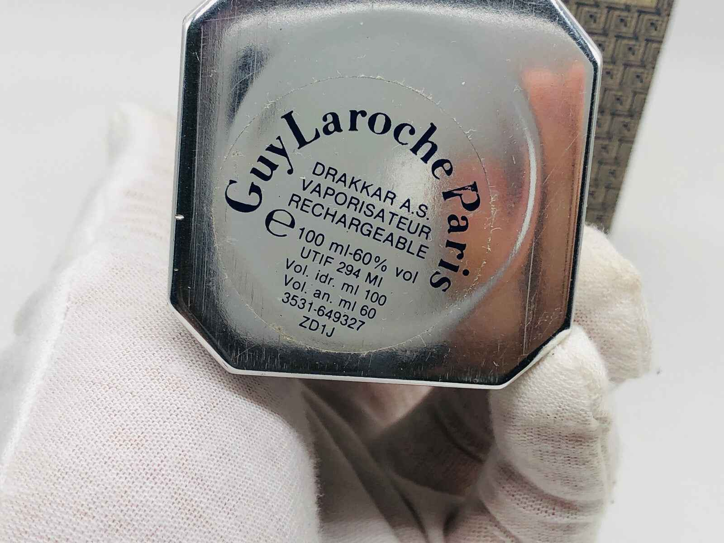 Flacone di profumo Laroche Drakkar Vintage con etichetta e design elegante per uomo