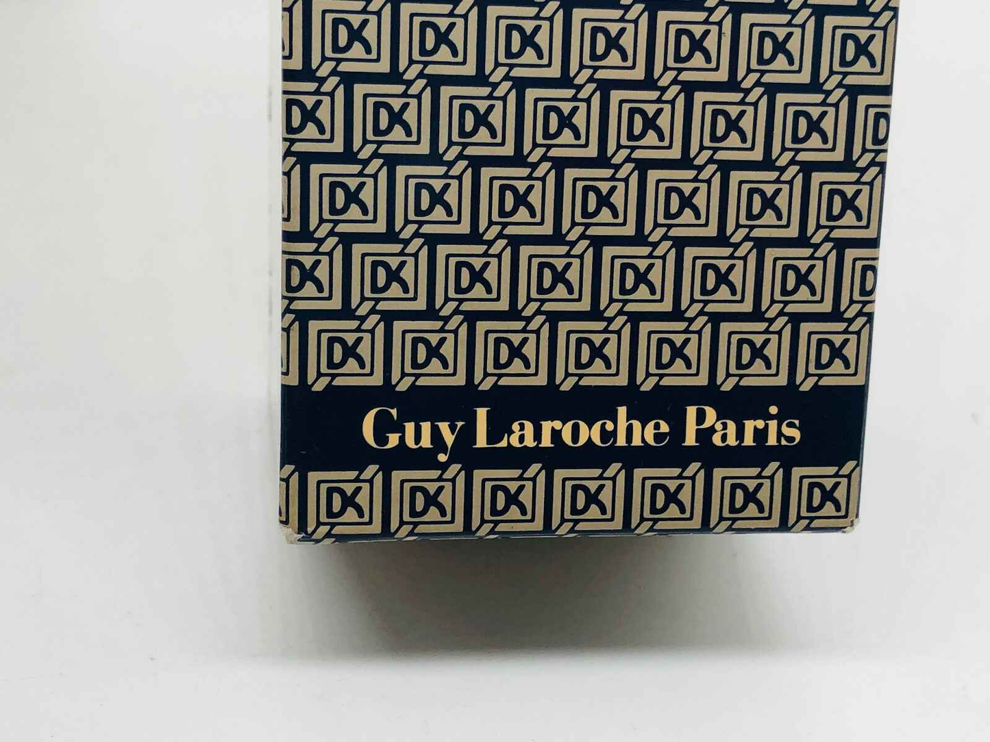 Scatola del profumo Laroche Drakkar Vintage di Guy Laroche con logo DK in stile elegante