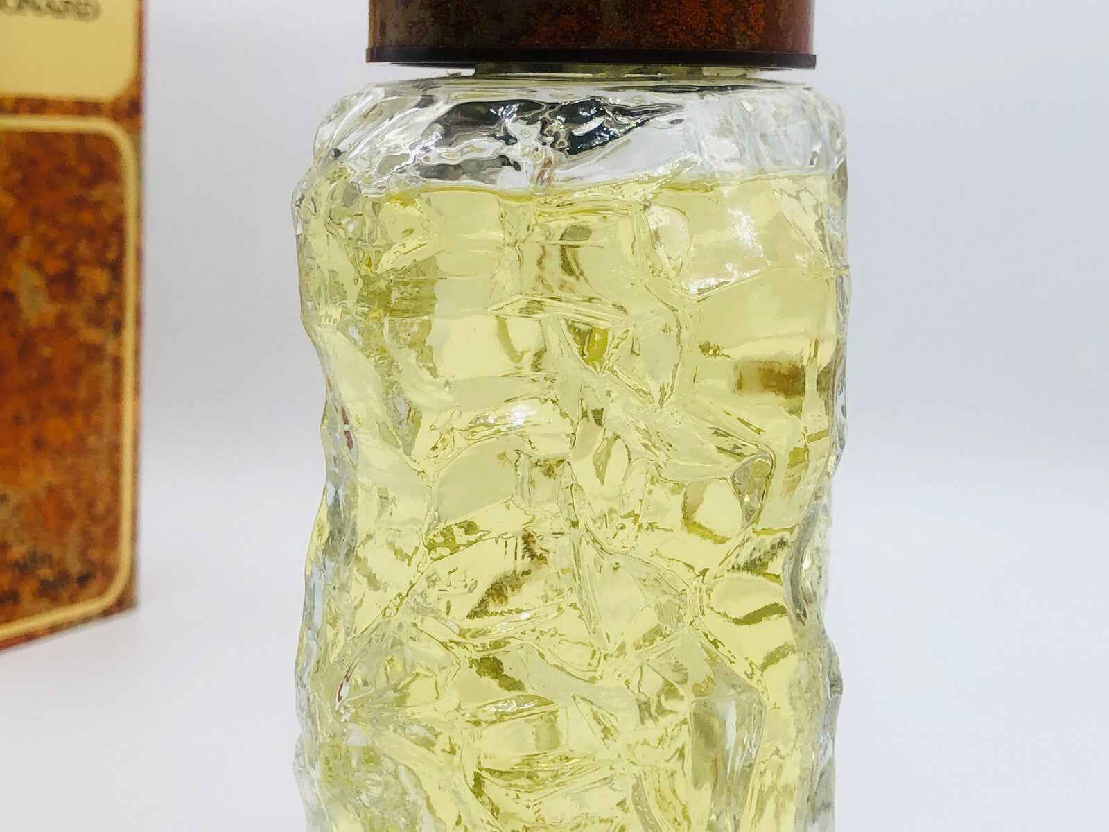 Flacone di Leonard Eau Fraiche Vintage con design unico e fragranza fresca e leggera