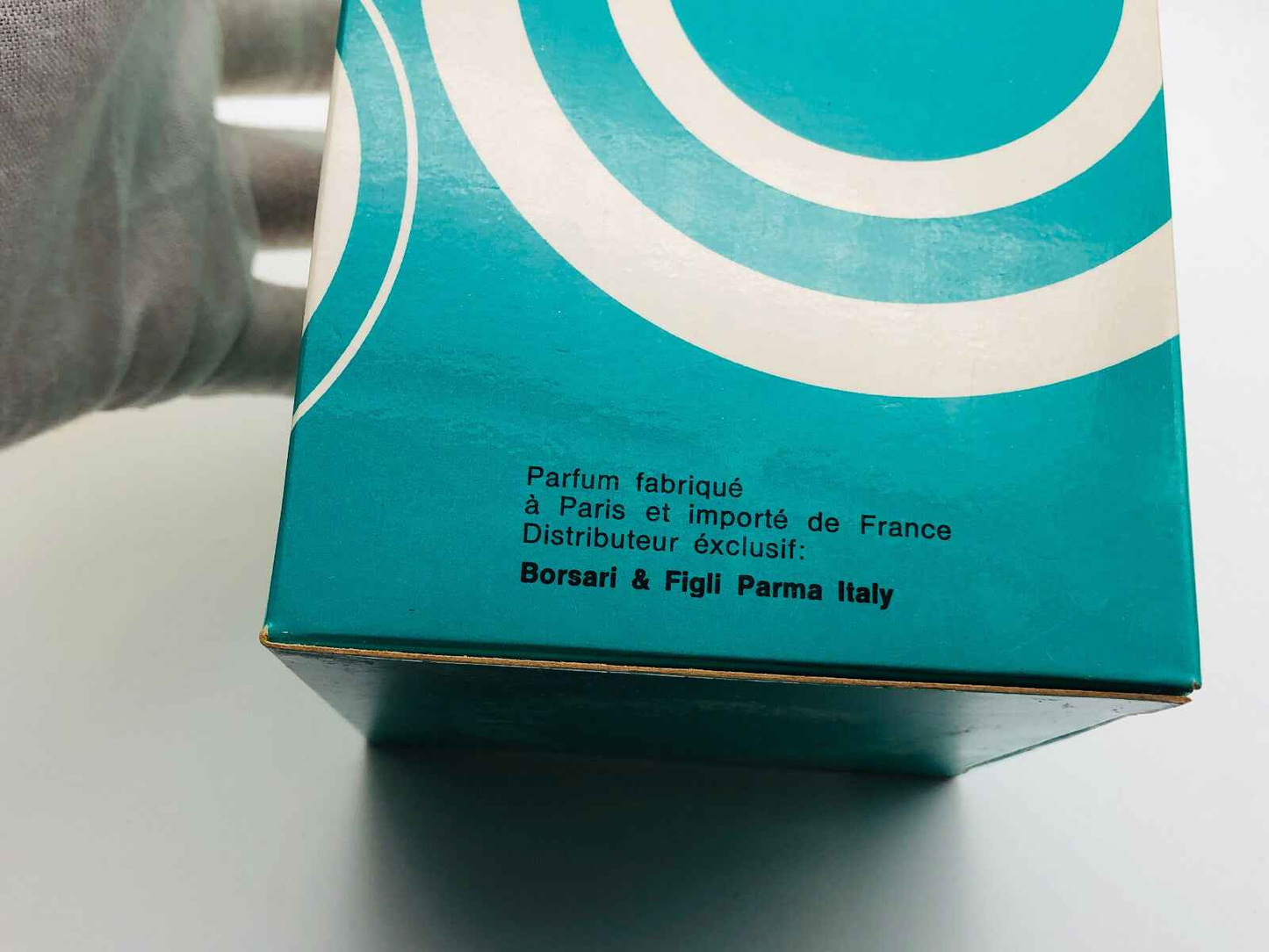 Scatola di profumo liz Borsari Vintage con design elegante e informazioni sul distributore