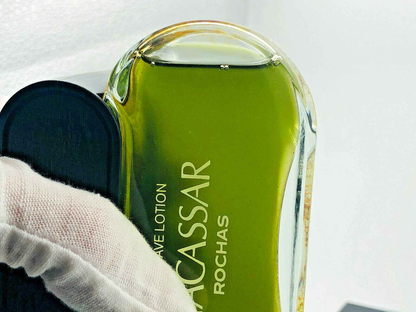 Flacone di lozione profumata Macassar Rochas Vintage con etichetta elegante e design moderno