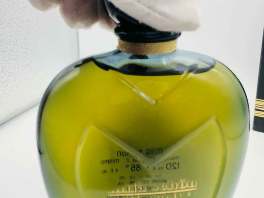 Flacone di profumo Mila Schon Haute Couture Vintage con design elegante e tonalità verde