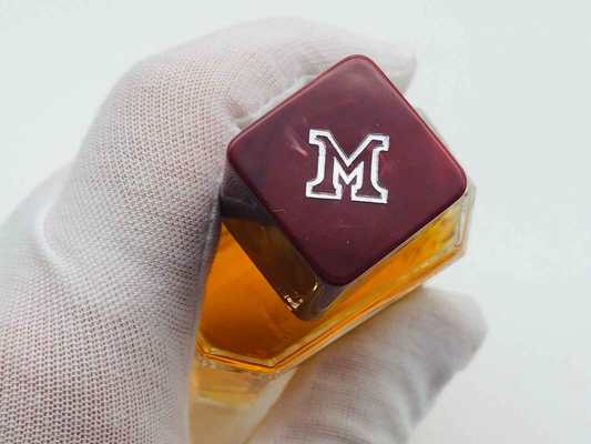 Bottiglia Mitos Napoleon Vintage con tappo quadrato marrone e logo M in rilievo