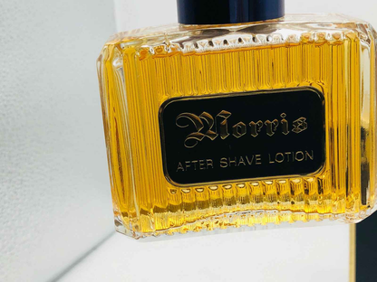 Flacone di lozione dopobarba Morris Uomo Vintage con etichetta elegante e liquido dorato