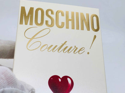 Scatola di profumo Moschino Couture Vintage con design elegante e cuore rosso