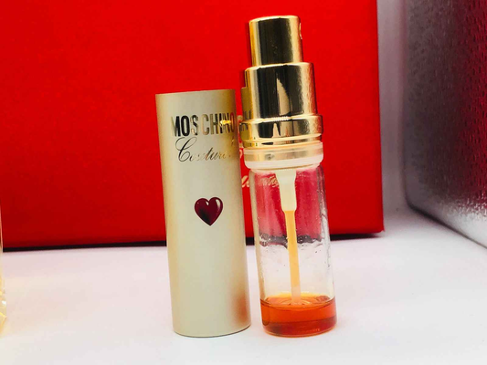 Flacone di profumo Moschino Couture Vintage con tappo dorato e design elegante