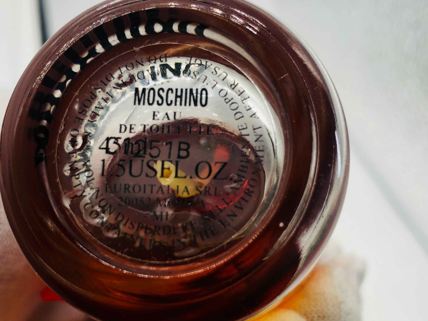 Flacone di profumo Moschino Donna da 50 ml con design elegante e profumazione fresca